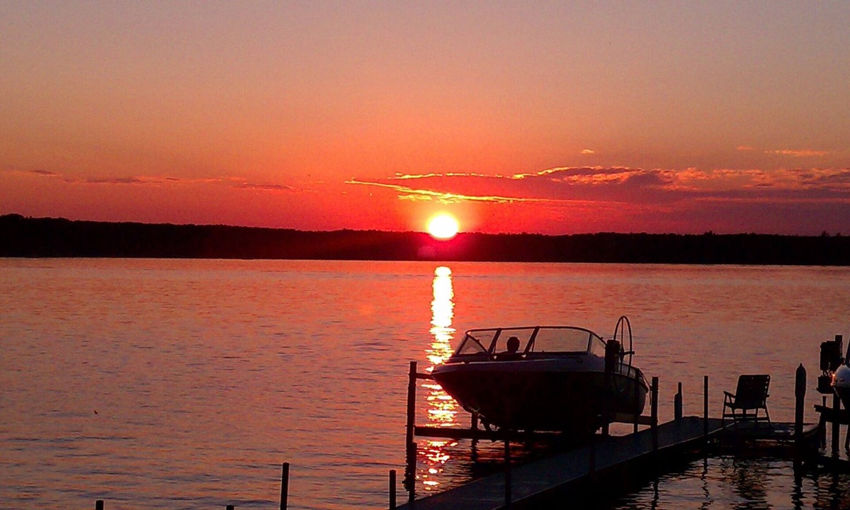 Kalkaska Cottage | Beachfront Property with 3 Bedrooms, 2 Bathrooms, Laundry Room - Sleeps 6