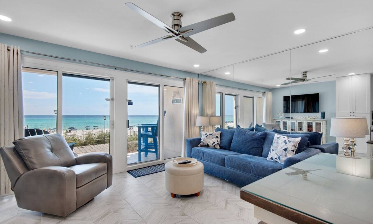 Crystal Beach Condo | BeachFront, Renovated, wifi, Bch Svc, Kitchen, pool, grill.