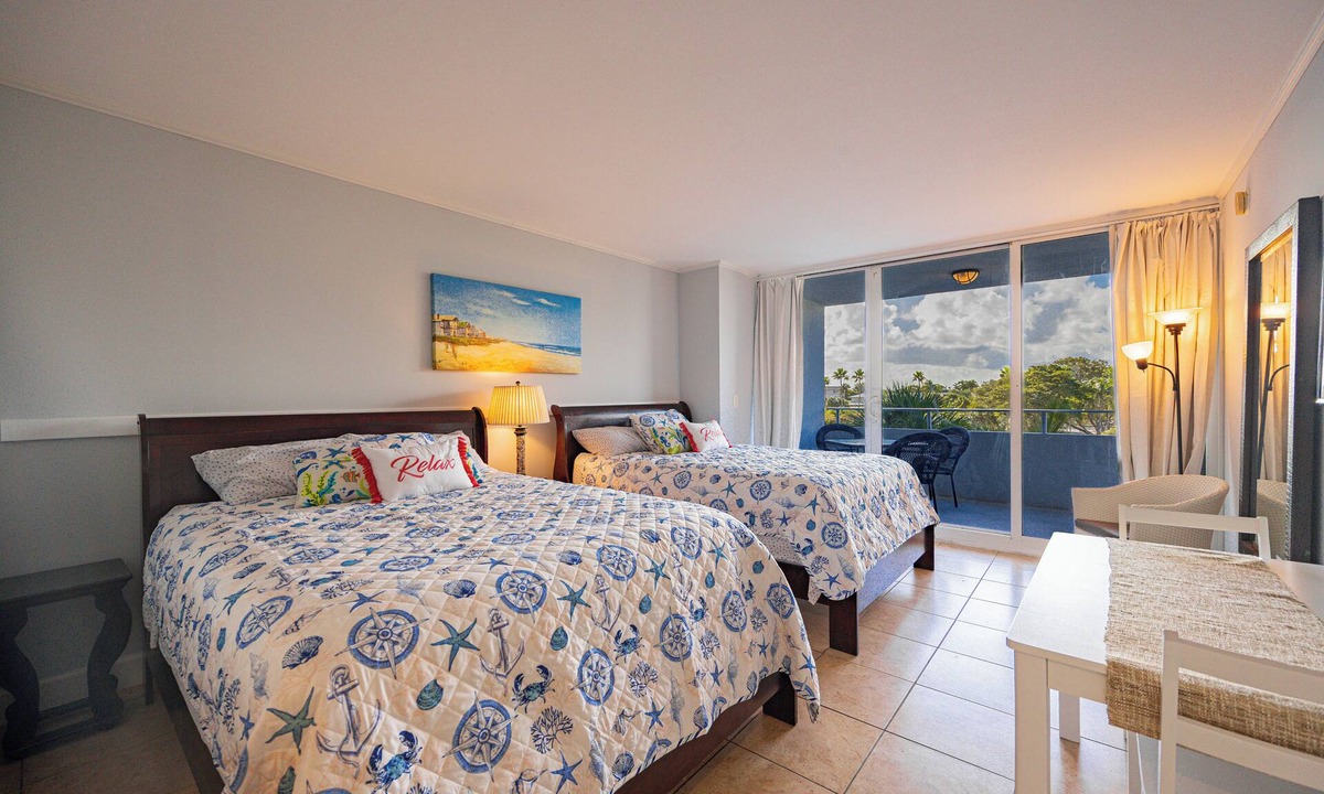 Galt Mile Condo | Beachfront Resort Condo Balcony