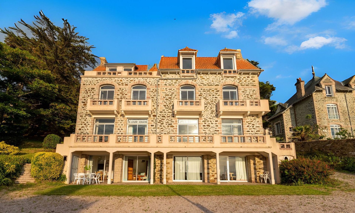Pleneuf-Val-Andre Apartment | Beachfront sea-view aprt,private parking, sleeps 4