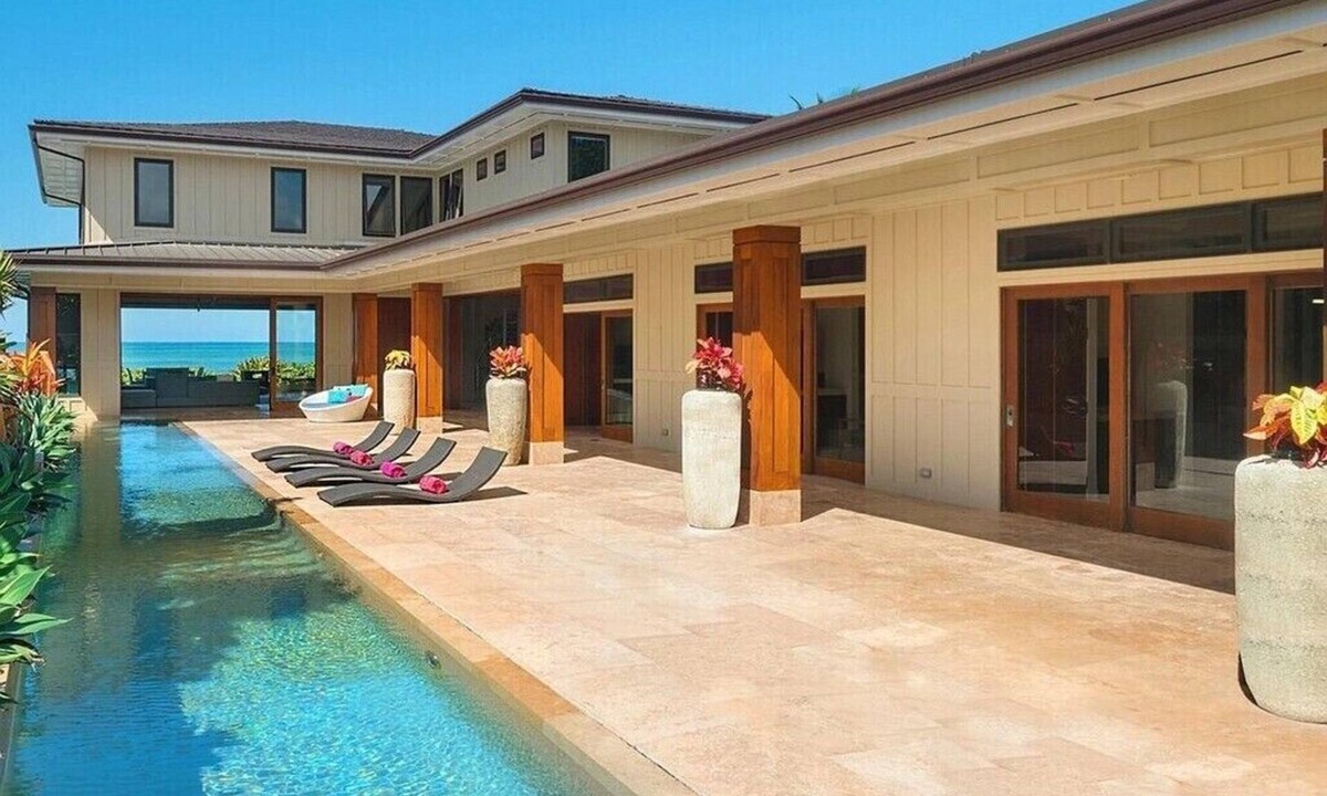 Kailua Ski Chalet | Beachfront Six Bedroom Ultra Modern Villa with 80ft Pool in Kailua
