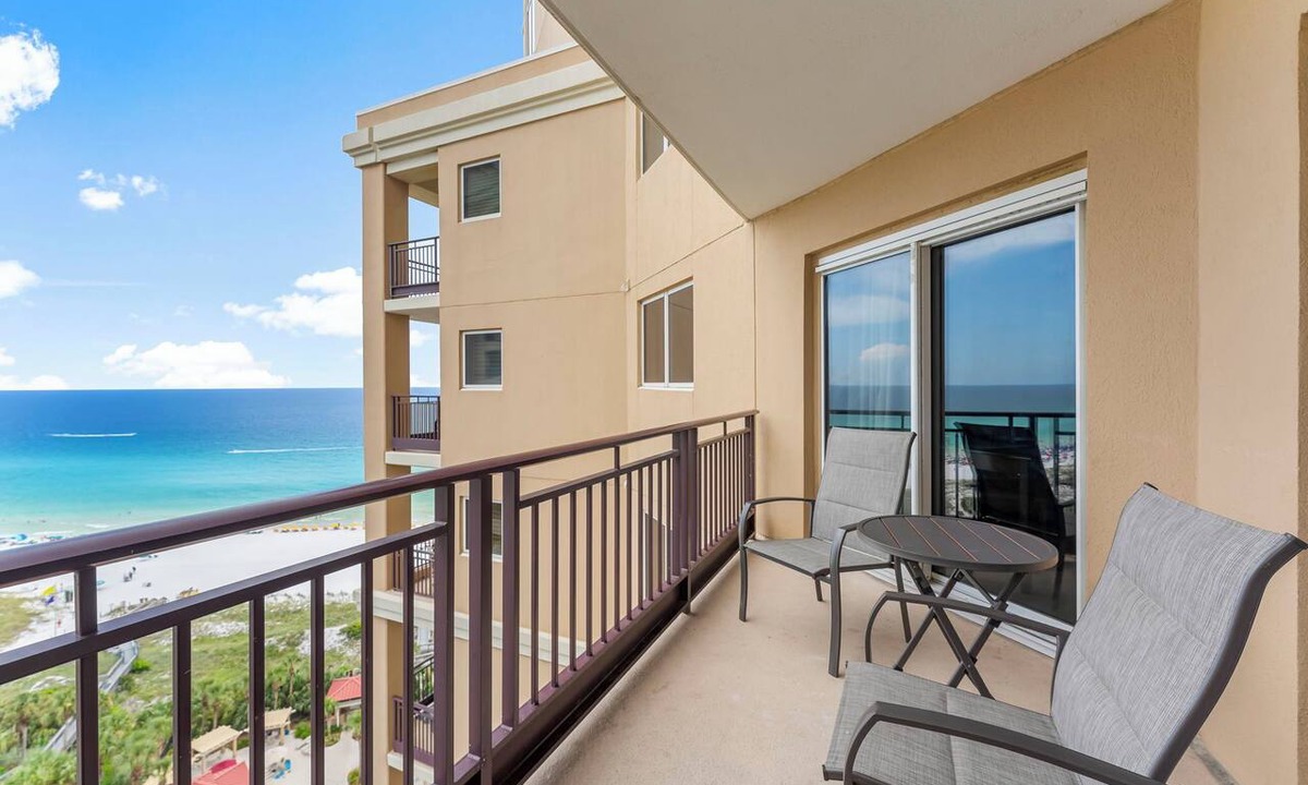 Sandestin Condo | Beachfront ~ Spacious Kitchen ~ Private Balcony