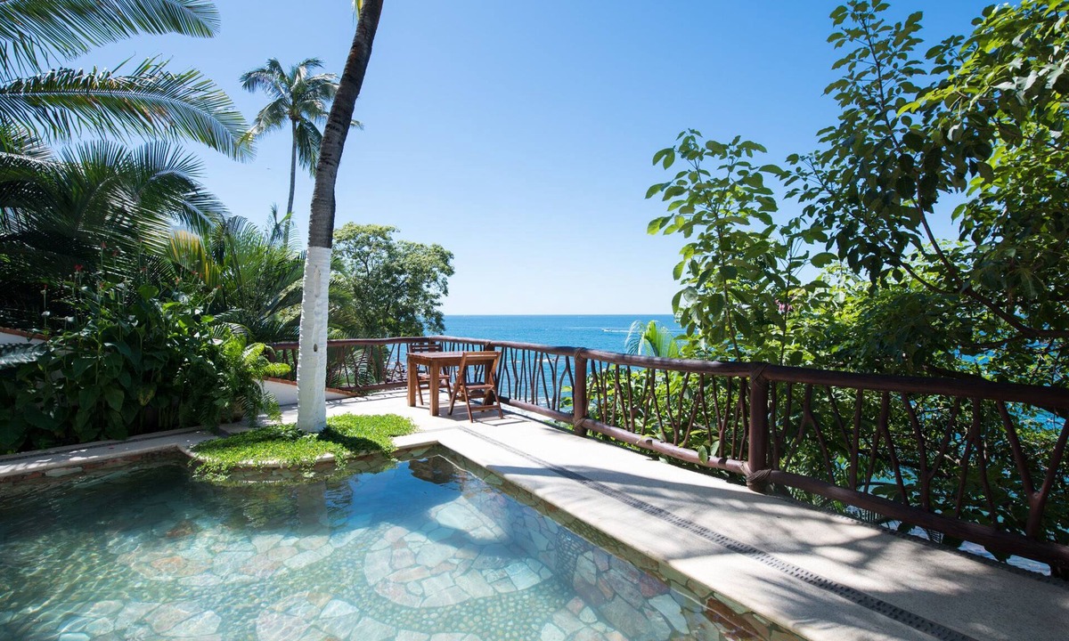 South Shore Hotel Area House | Beachfront Steps from Romantic Zone: Casa Cuatro Abrazos (Lower Half)