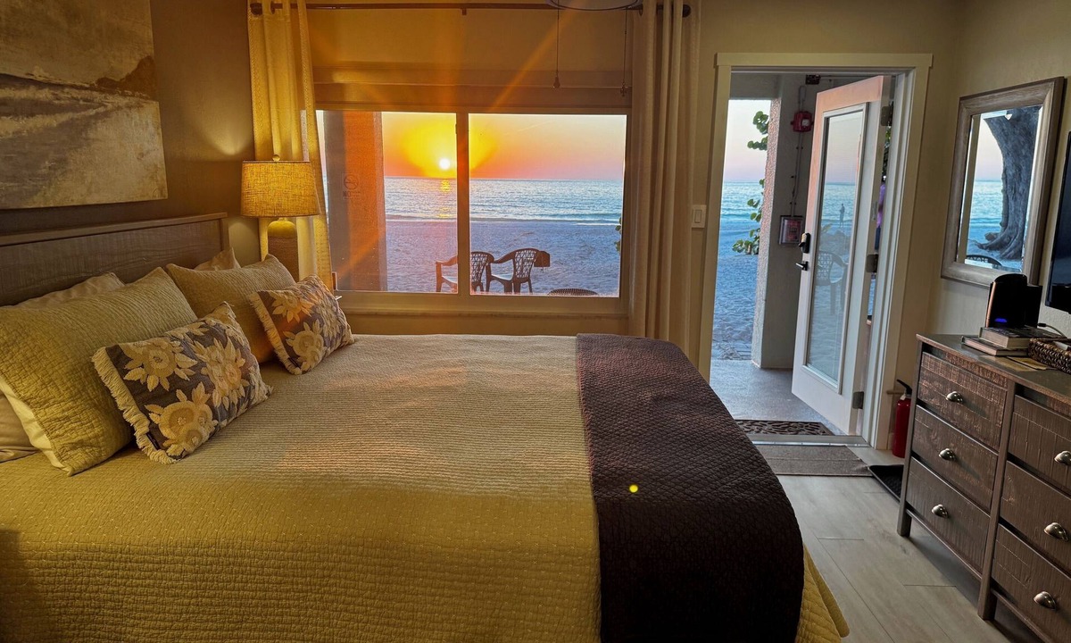Bradenton Beach Apartment | Beachfront Studio right on the Sand! Ground Floor Newly Remodeled, Gulf View - M