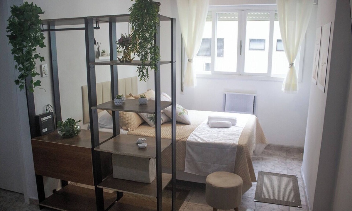 Aparecida Apartment | Beachfront studio apartment on Aparecida beach, Santos, with fast Wi-Fi.