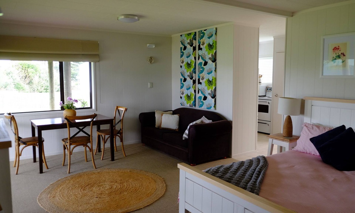 Whiritoa Apartment | Beachfront Studio – Modern, Self-Contained by beautiful Whiritoa Beach