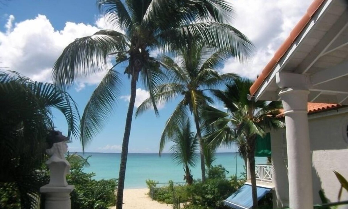 Brighton Villa | Beachfront Studio -Sea and Sand at the West-Coast of Barbados