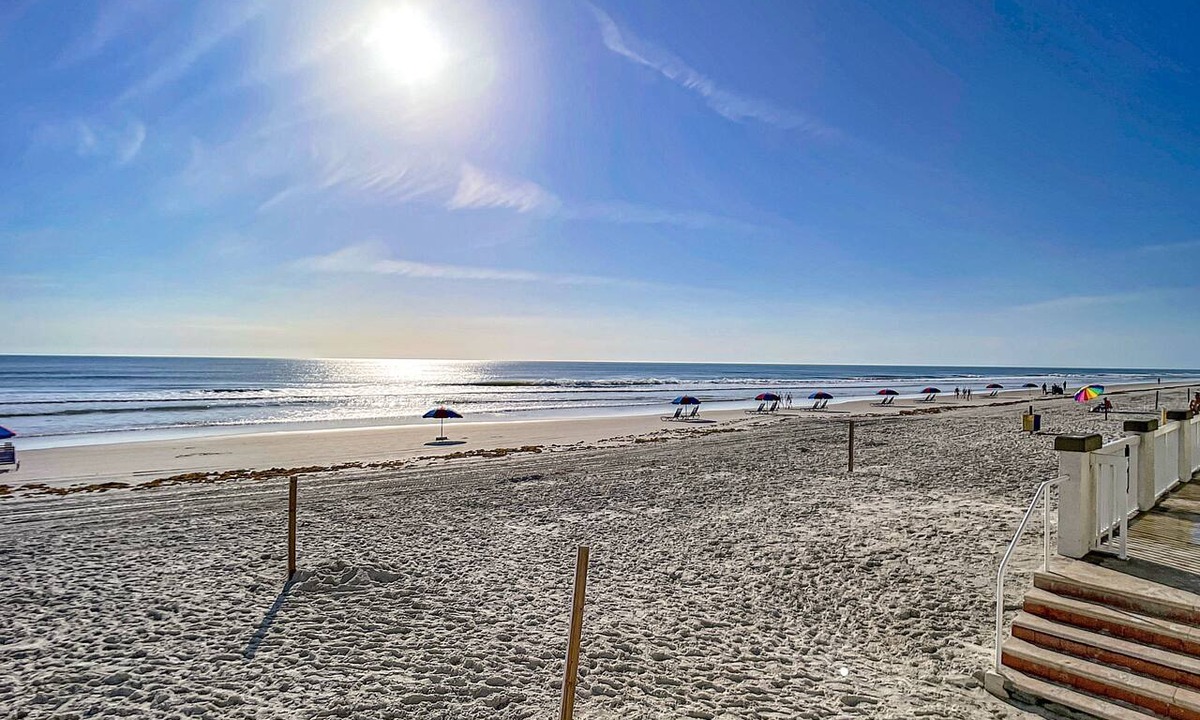 Ortona Park Apartment | Beachfront Studio - Sleeps 4