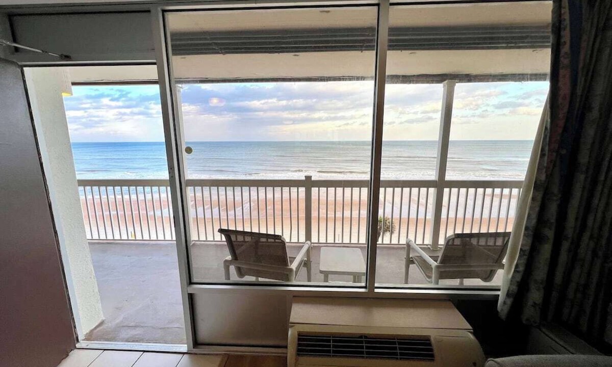 Ortona Park Condo | Beachfront Studio - King Bed & Direct Ocean View