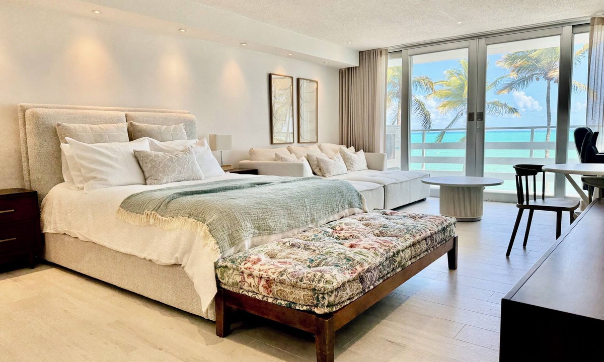 Cabezas Apartment | Beachfront Studio w/Pool & Ocean View