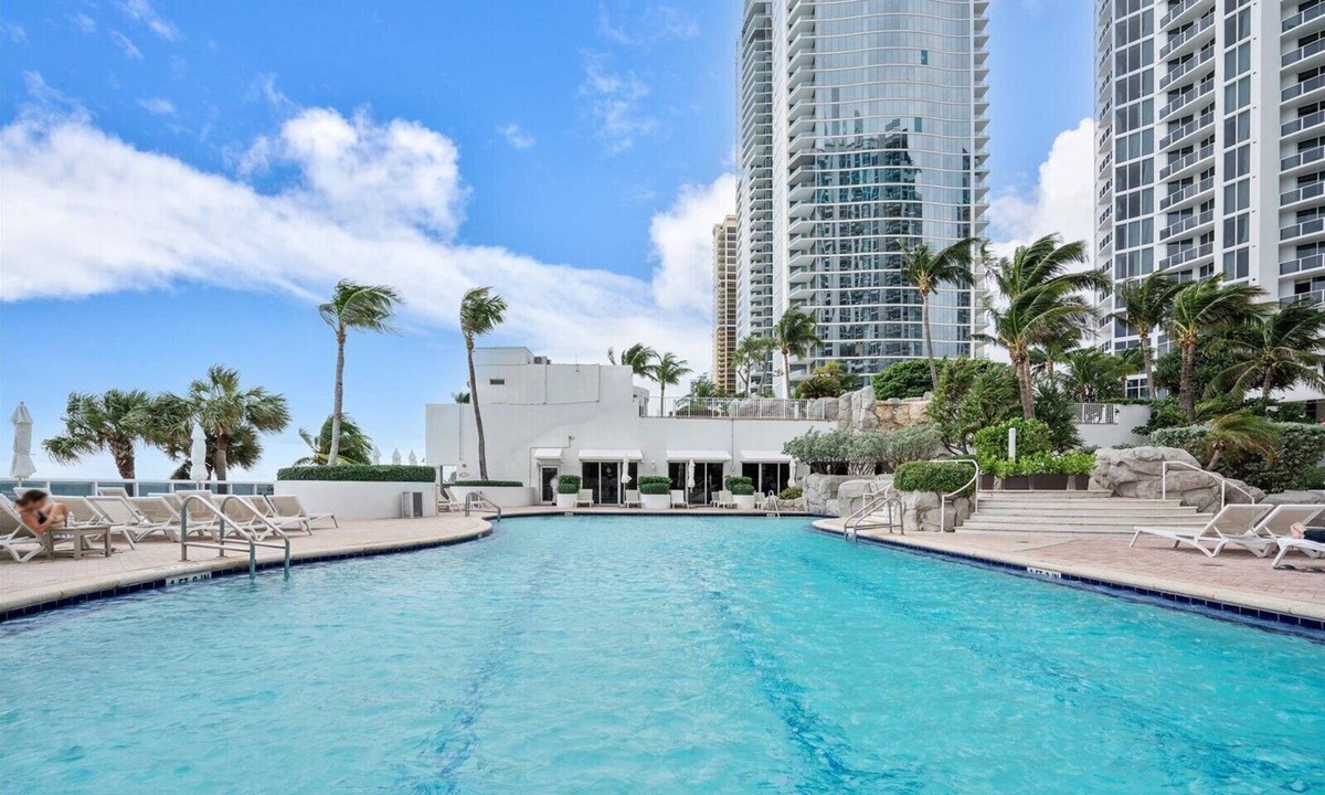Sunny Isles Beach Apartment | Beachfront Suite: Resort Amenities Included
