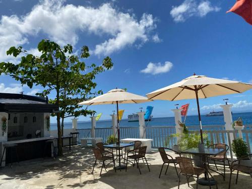 Allen House | Beachfront Sunset Getaway