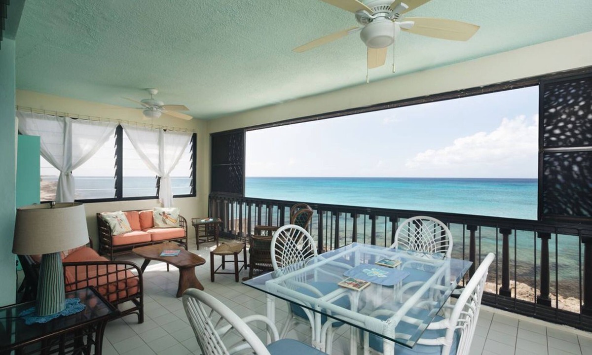 Estate Two Brothers Condo | Beachfront Sunset Oasis Adult-Only, Pool & Views