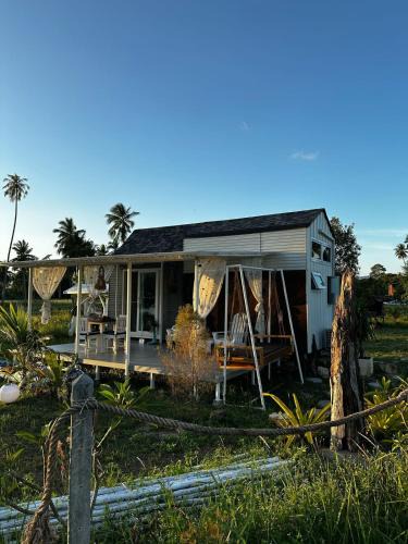 Lipa Noi House | Beachfront Tiny House, Koh Samui, Thailand with FREE Rowboat