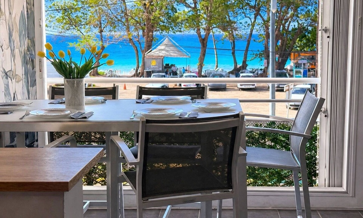 Le Diamant Apartment | Beachfront & Town Center 2 Bedrooms 2 Ensuite Baths