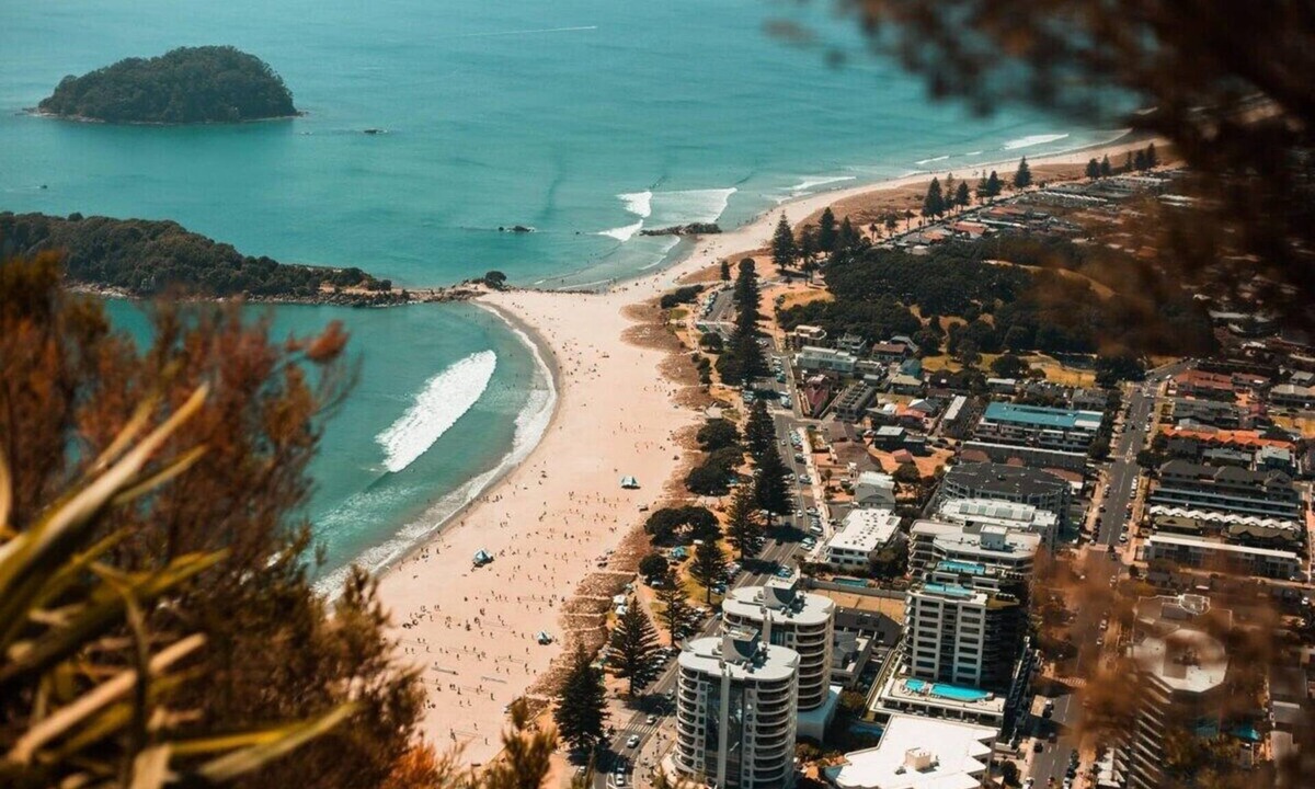 Mount Maunganui House | Beachfront Townhouse w/Breathtaking Ocean Views