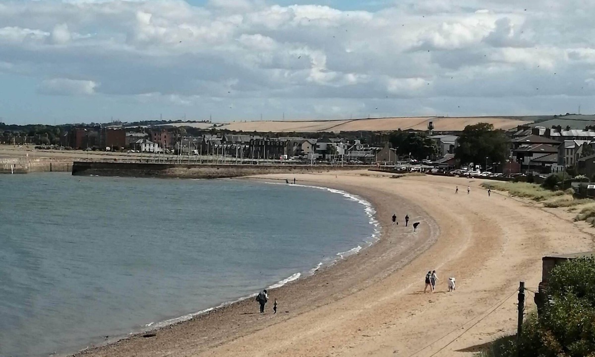 Fisherrow Apartment | Beachfront Treasure - Directly On The Beach