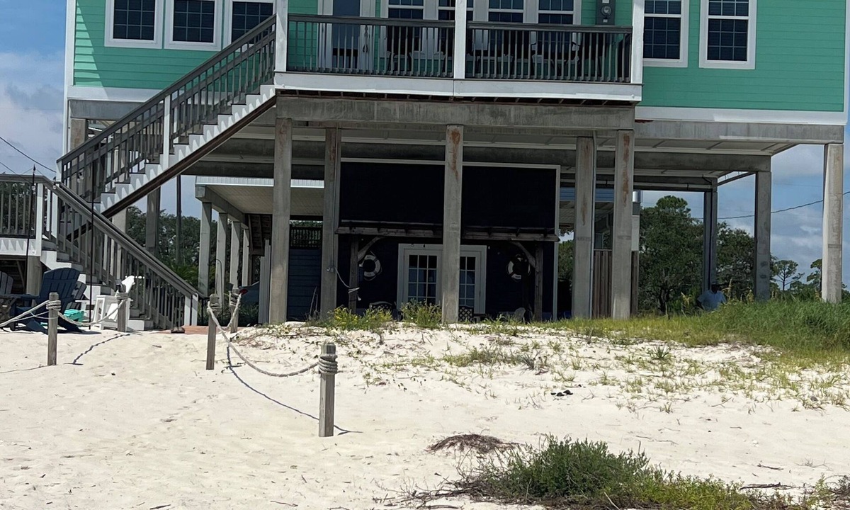Alligator Point House | BEACHFRONT "Turtles Nest" Delight in Bald-Alligator Point with Private Beach
