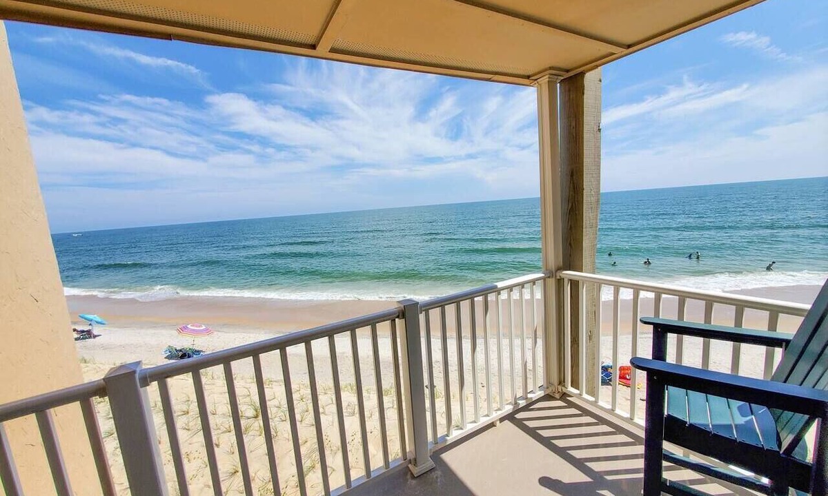 Sneads Ferry Condo | Beachfront, Updated, Topsail Dunes "Shining Sea"