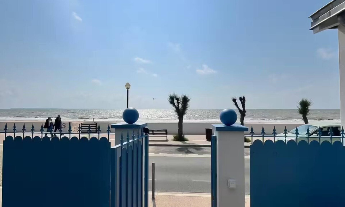 Quartier du Casino House | Beachfront villa with jacuzzi and beach access