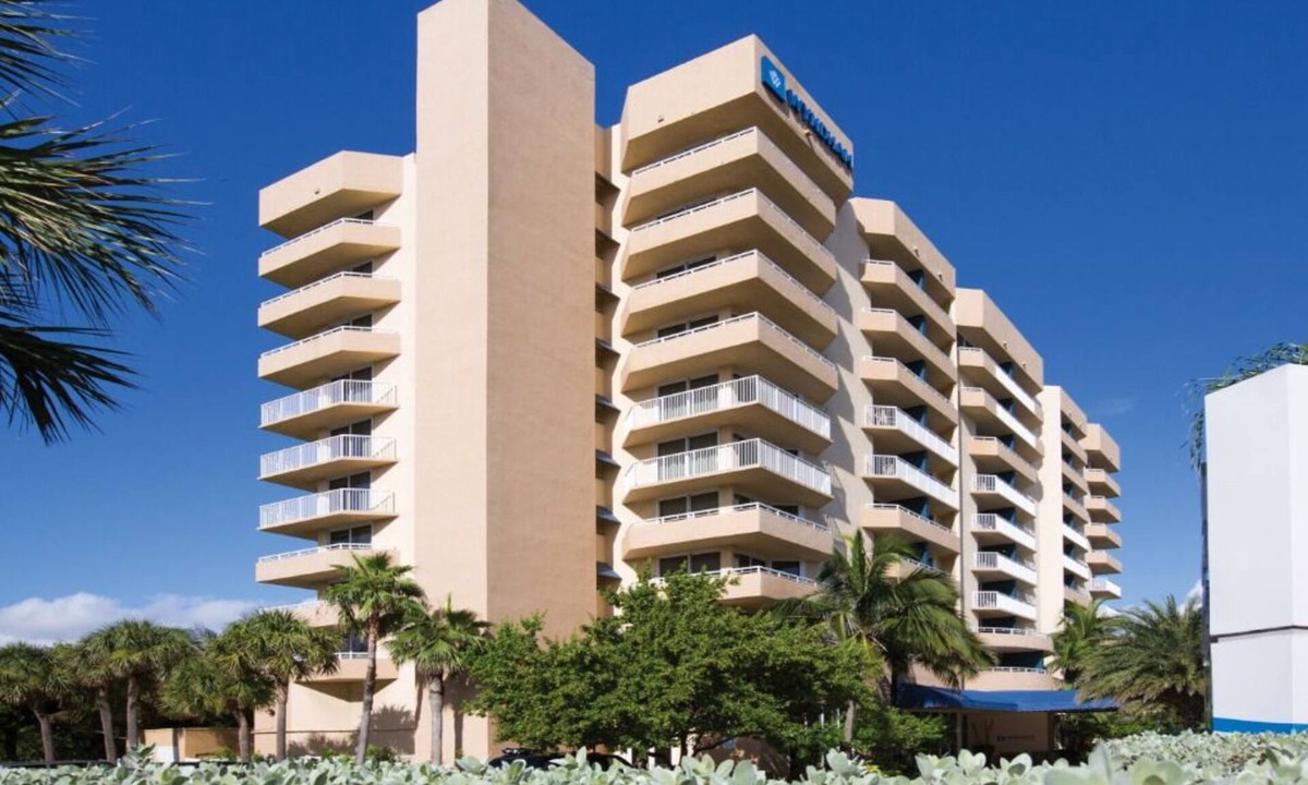 Pompano Beach Resort | Beachfront Vacation - Club Wyndham Santa Barbara - 1ST