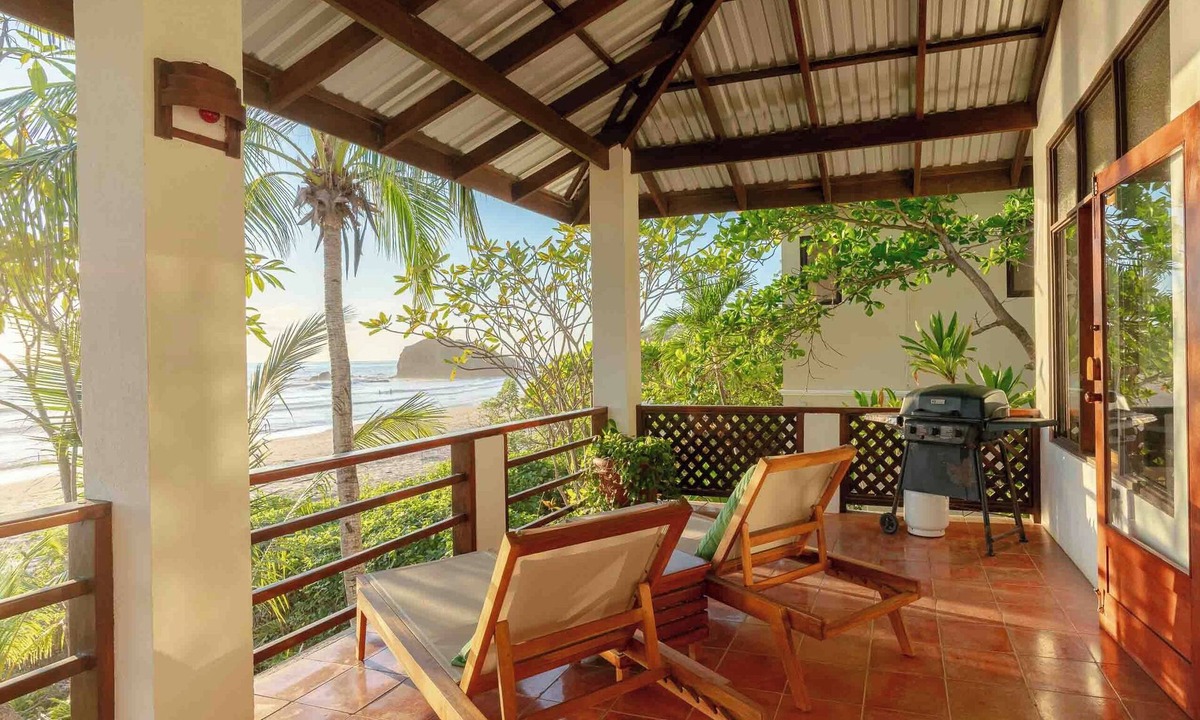 Santa Barbara House | Beachfront villa 5 BR/4 BA, private pool, free parking, seconds from the beach