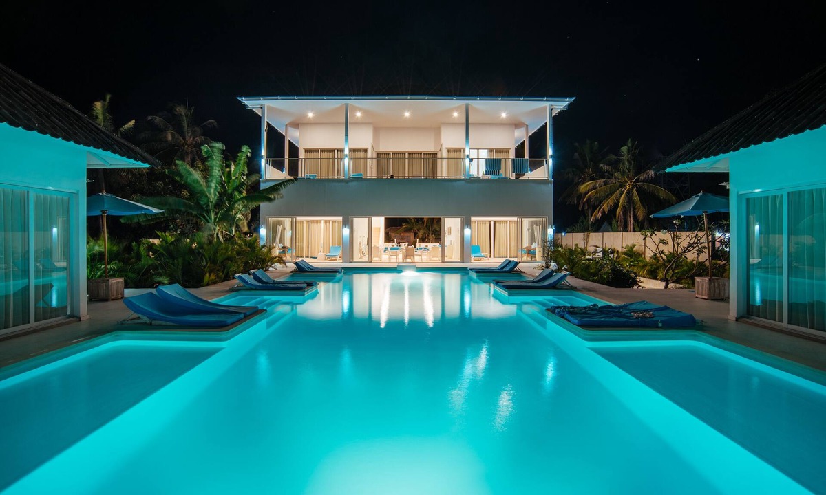 Gili Trawangan Villa | Beachfront villa - 500 m2- 9 rooms You will feel at home, but with hotel service
