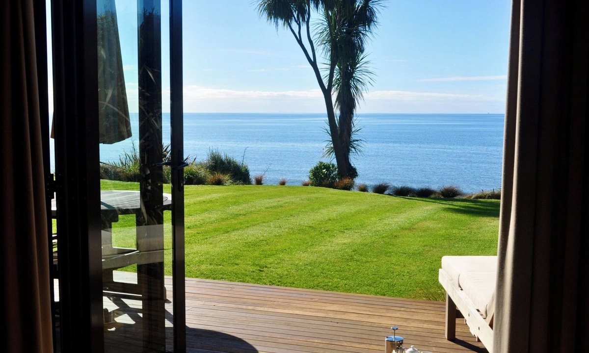 Parapara Villa | Beachfront Villa - Adrift in Golden Bay (adults only)