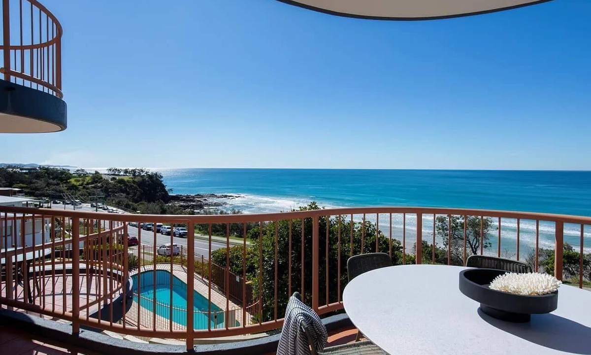 Coolum Beach Apartment | Beachfront Villa
