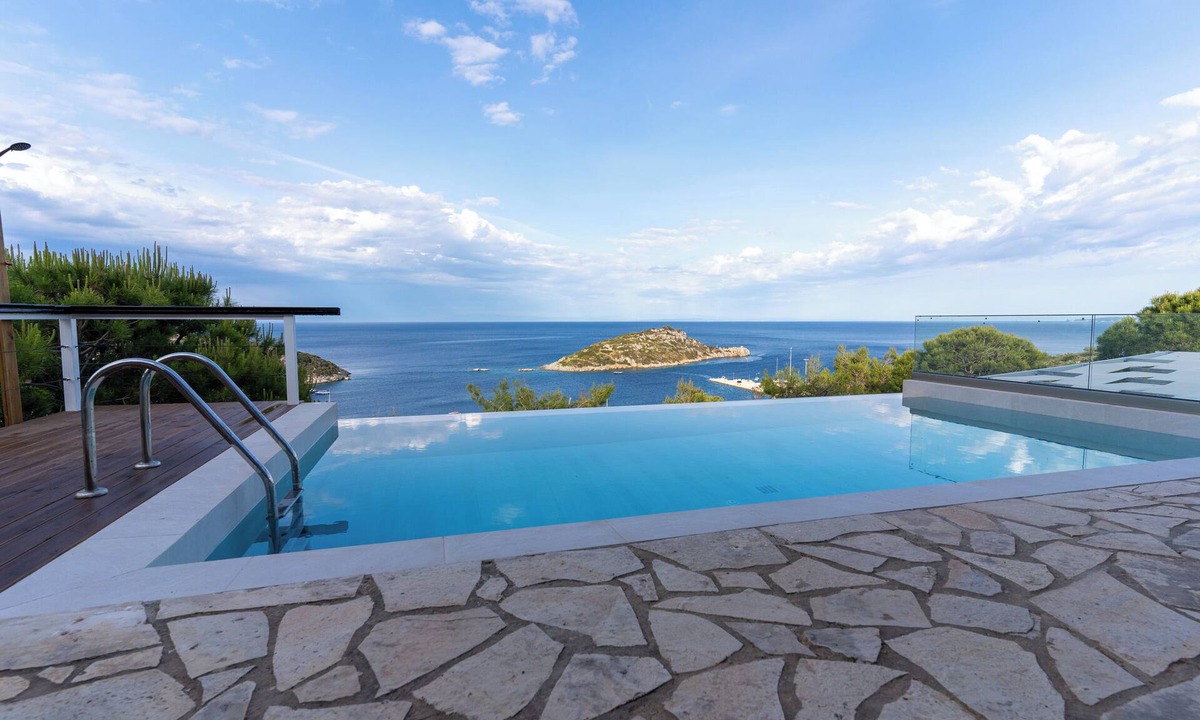 Elation Villa | Beachfront Villa Komis - Panoramic Infinity Blue