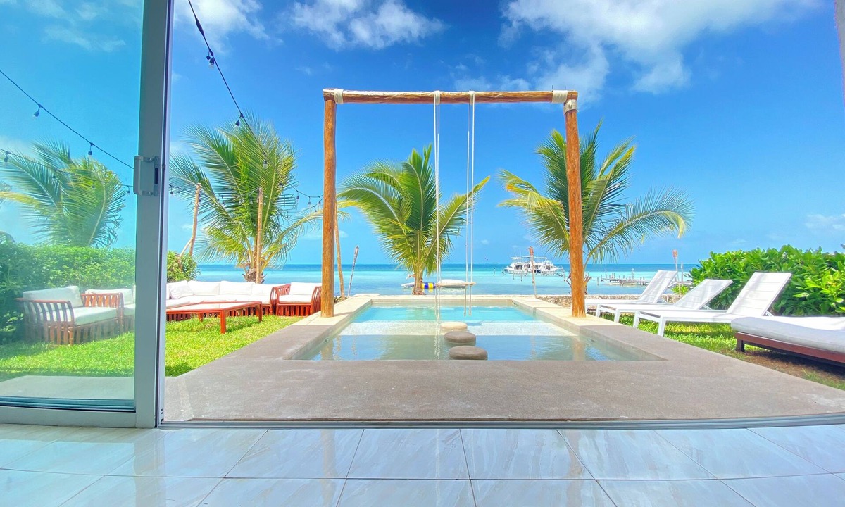 Zona Hotelera Villa | Beachfront Villa Luna: 2 Pools, tennis court, chef and 5-bedrooms w/great views