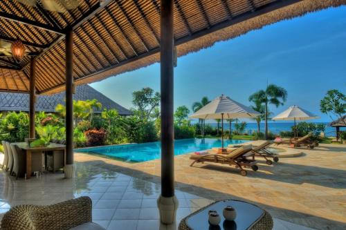 Lokapaksa Villa | Beachfront Villa Nirwana with Private Jacuzzi