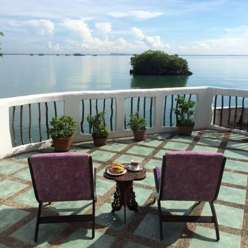 Buenavista Villa | Beachfront Villa with Pool