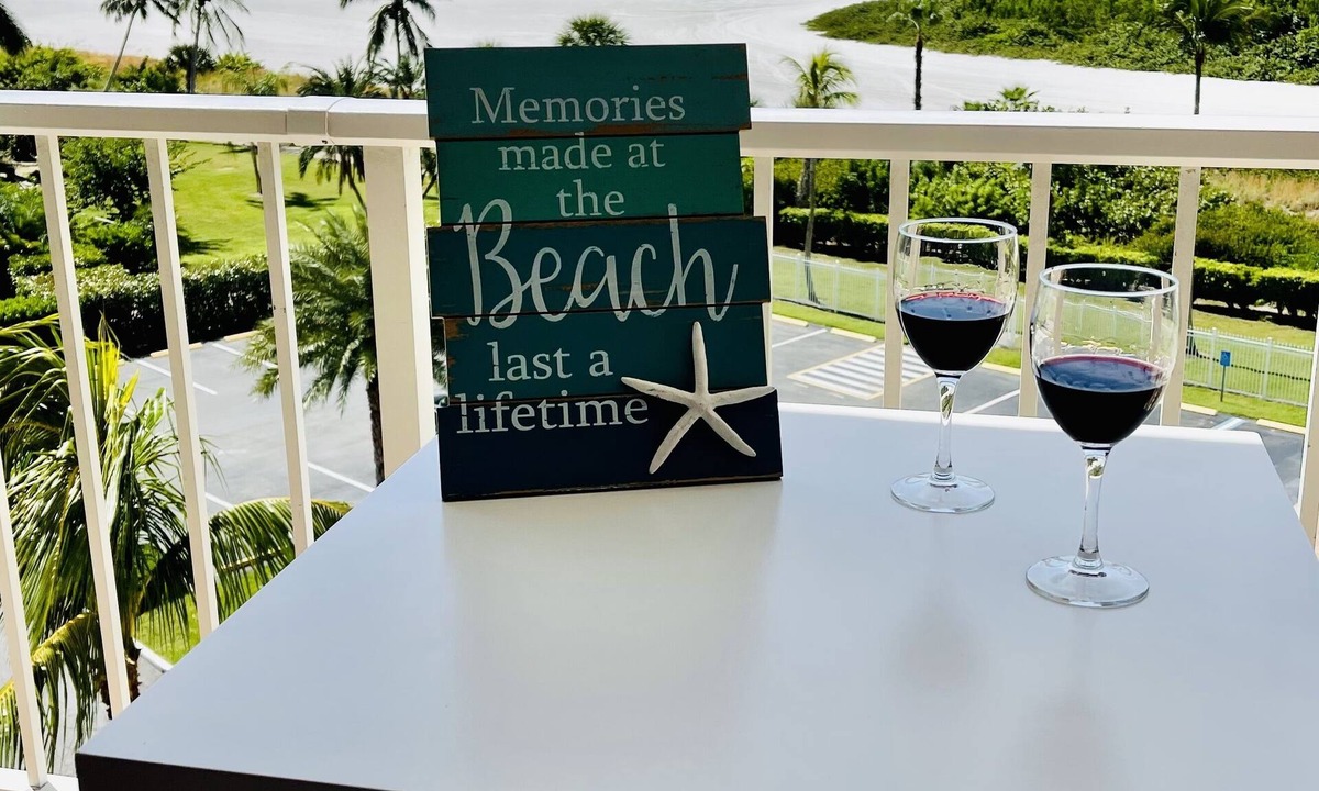 Marco Island Condo | 🏖 Beachfront Weekly Rental, Marco Island, Pool, Pickleball, Romantic Escape