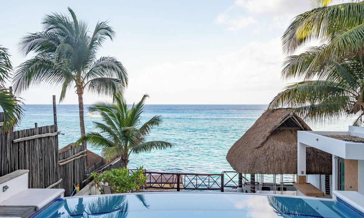 San Miguel Villa | Beachfront with pier and saltwater pool for 14 ppl 4 bedrooms