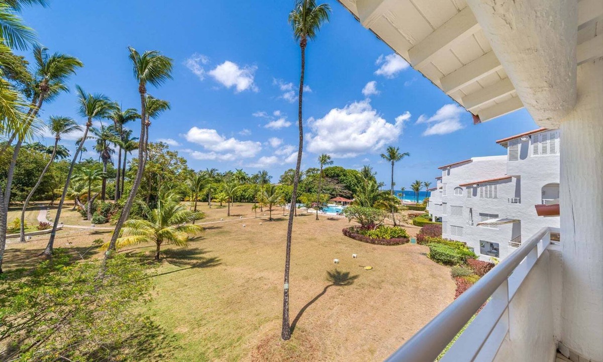 Porters Apartment | Beachfront with resort pool - Glitter Bay 314