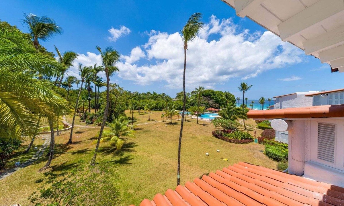 Porters Apartment | Beachfront with resort pool - Glitter Bay 414