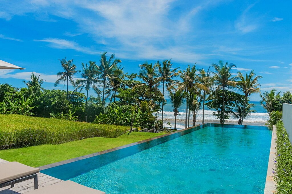 Cemagi Villa | Beachfront1, 3 Bedroom Villa, Car+Driver, Cemagi