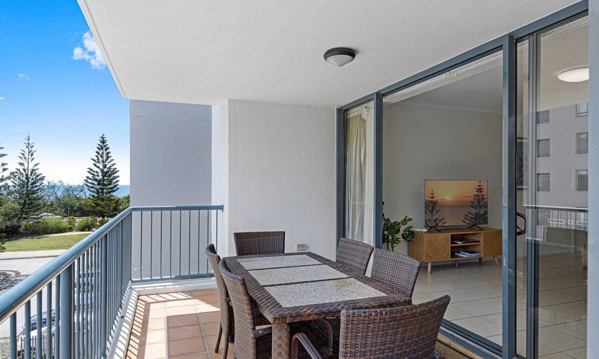 Alexandra Headland Apartment | Beachside 2-Bed with Pools, Gym, BBQ and Parking