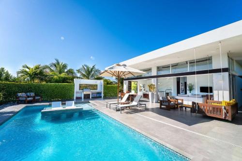 Long Bay Villa | Beachside 2 Bedroom Villa with Pool and Resort Amenities - White Villas - v7
