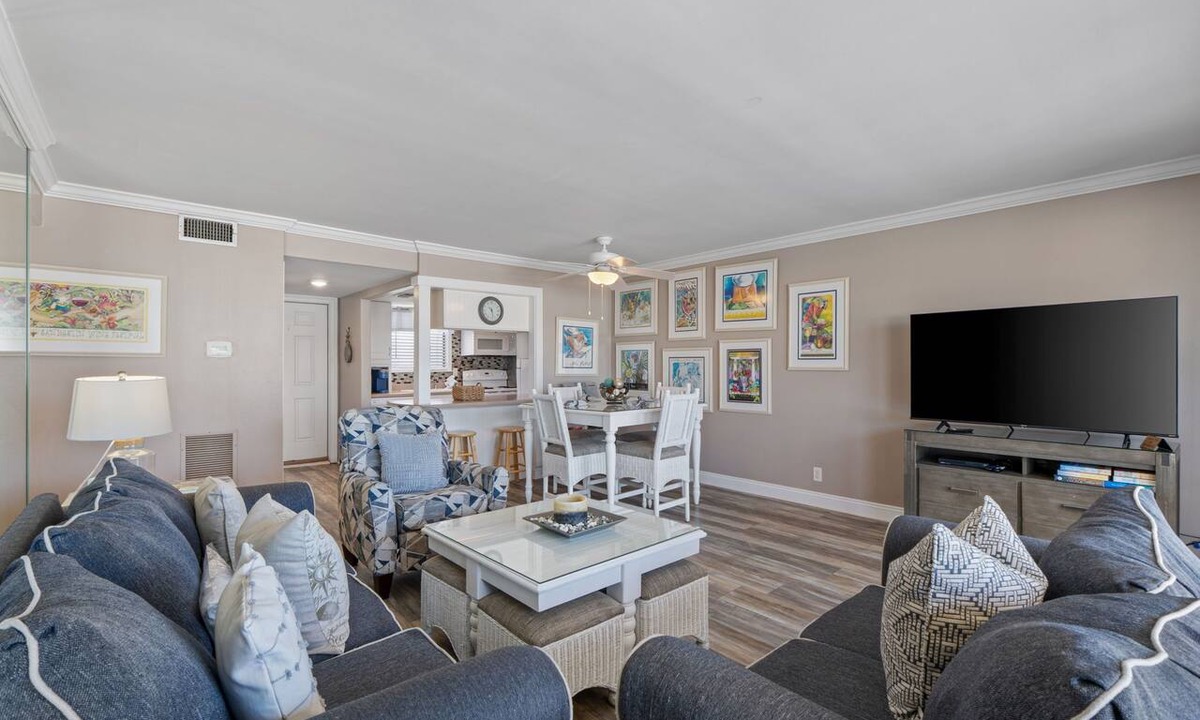 Holiday Isle Condo | Beachside 2BR | Gulf Views & Upper-Level Balcony