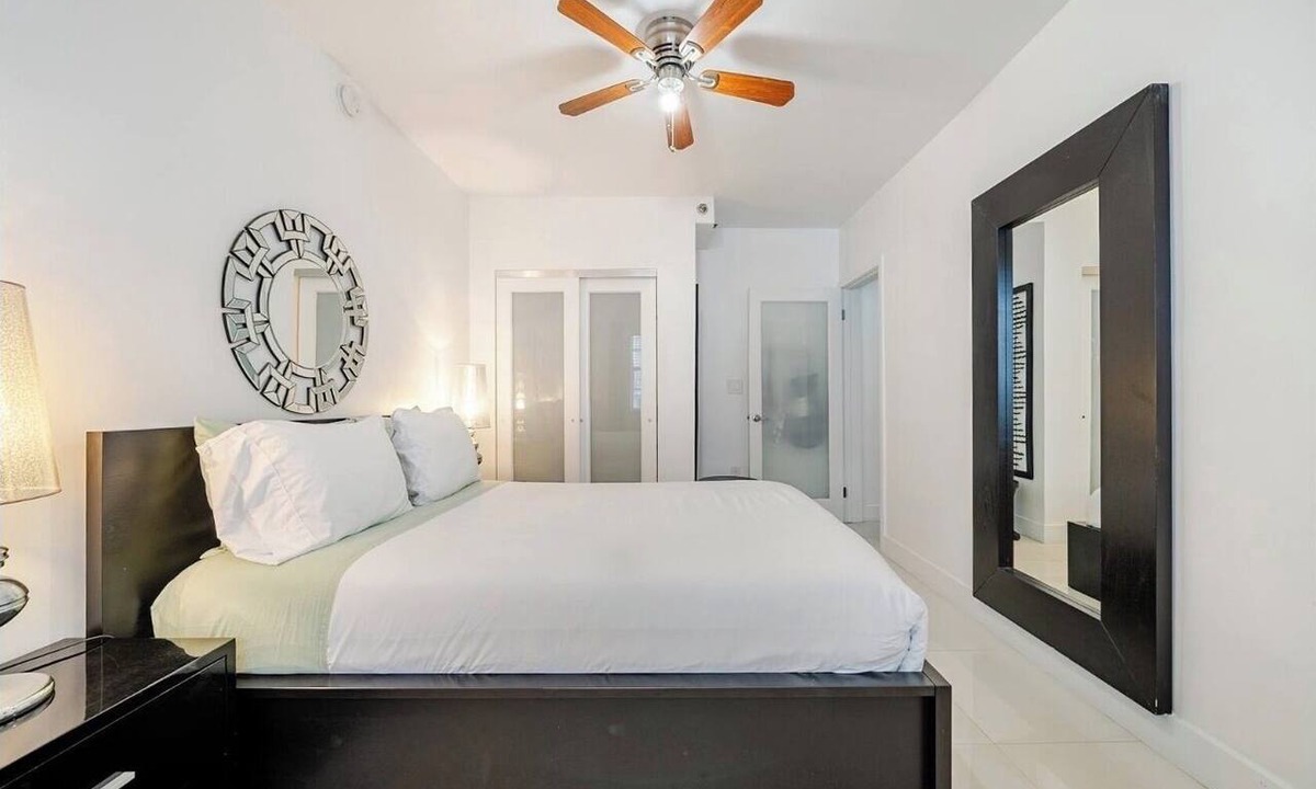 South of Fifth Condo | Beachside 3rdOcean Dr 2Bed -1Bath- Pool- 2 Beach Chairs & 1 Umbrella