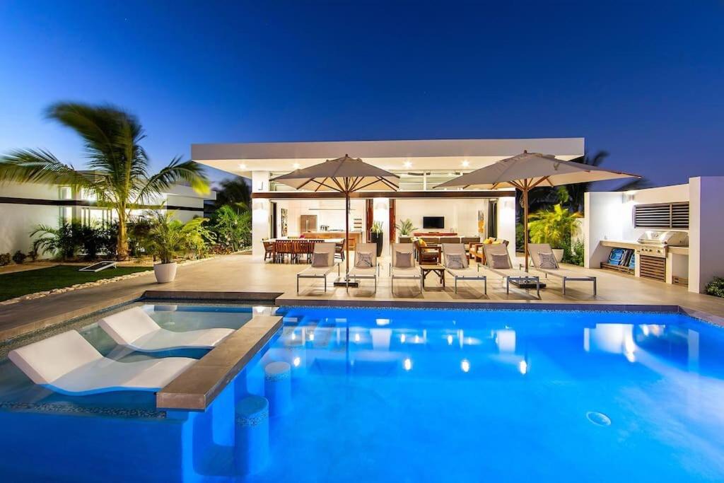 Long Bay Hills Villa | Beachside 4 Bedroom Villa with Pool and Resort Amenities - White Villas - v9