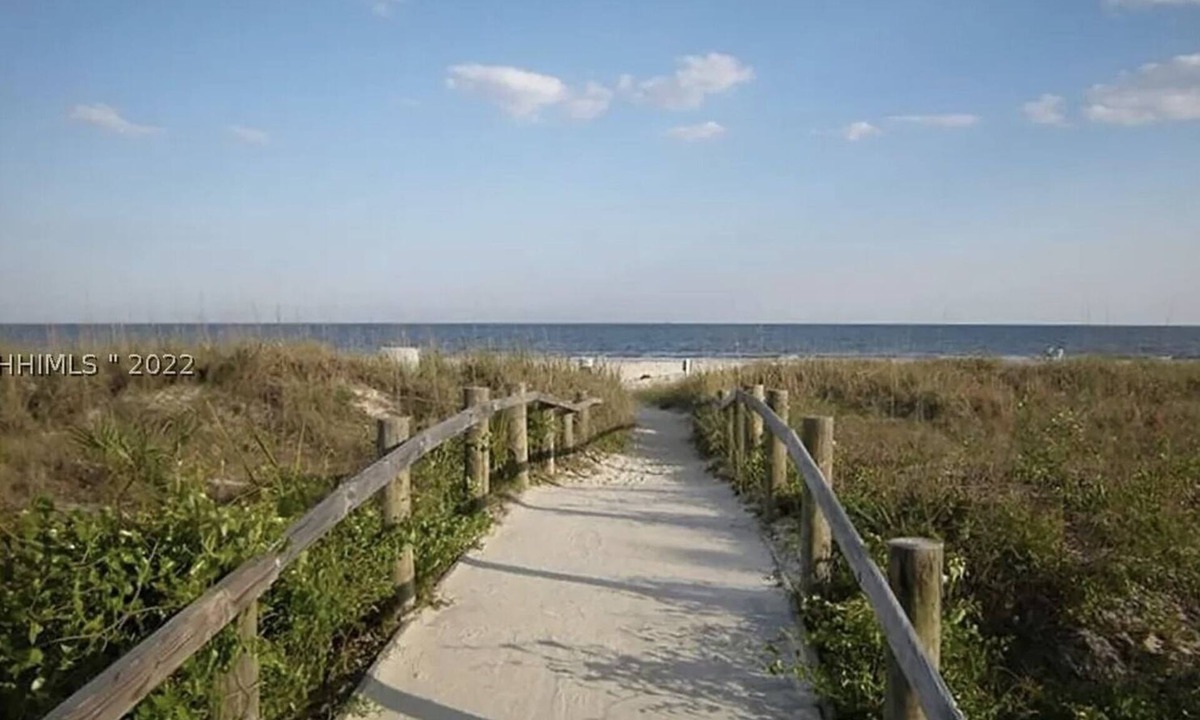 North Forest Beach Condo | Beachside Bliss: Pool View, King Bed, Walk to Fun!