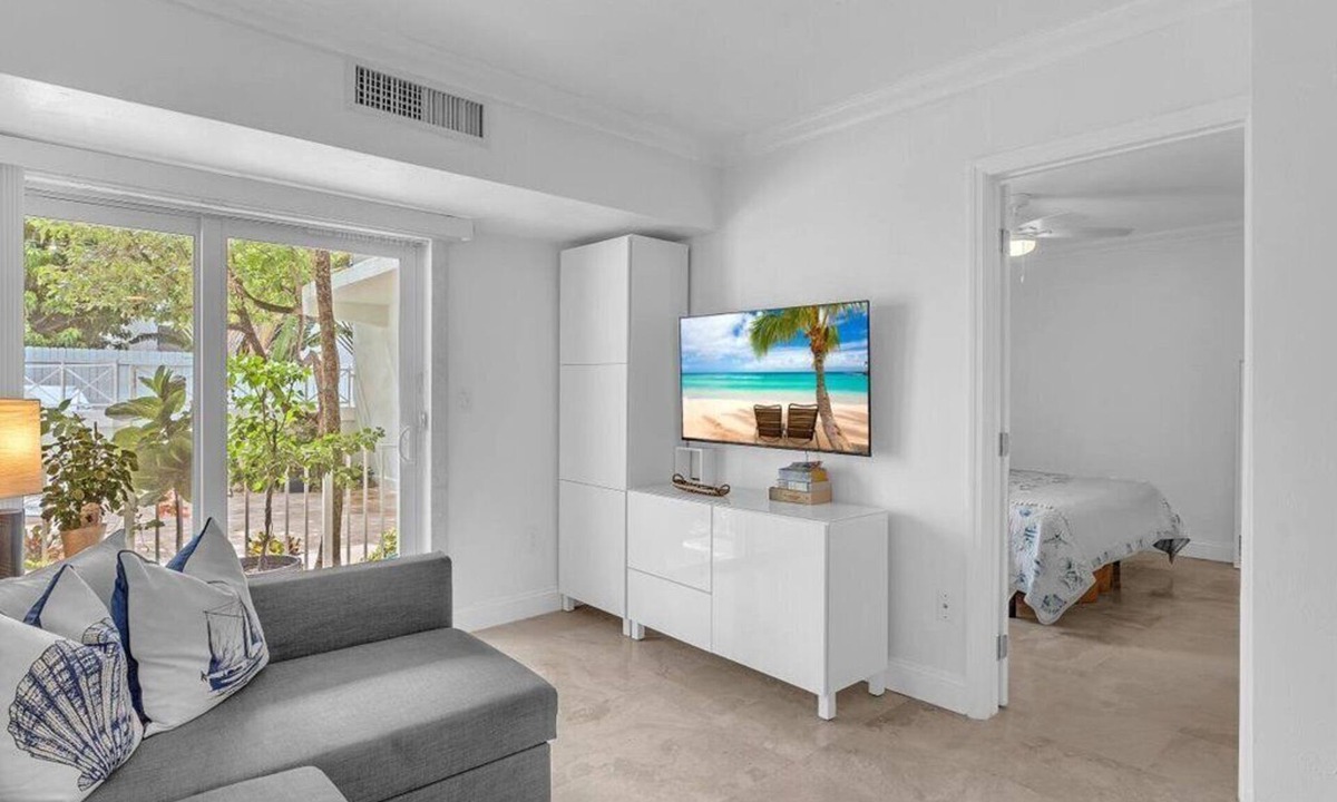 Key Biscayne House | Beachside Bliss: One-Bedroom perfect vacation parking included