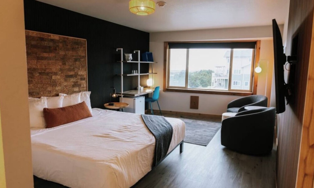 Long Beach Hotel | Beachside Bliss! Pet-friendly Hotel with Indoor Pool and Sauna, Free Parking!