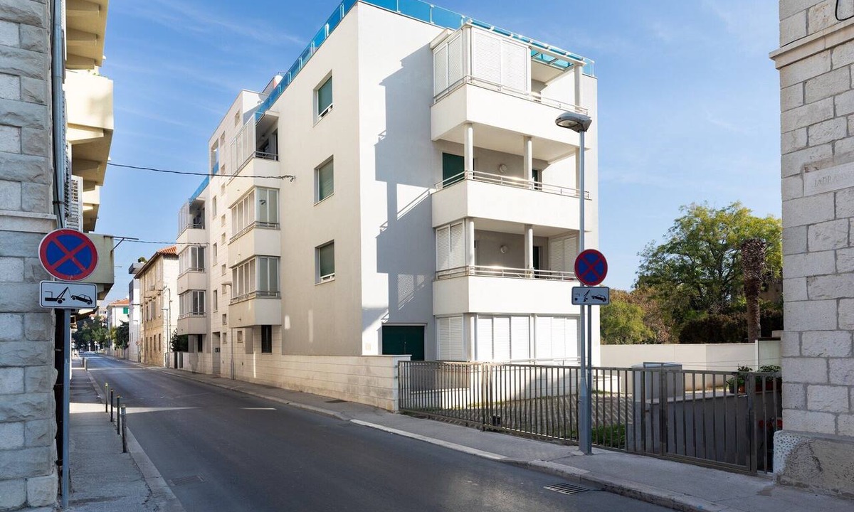 Bacvice Apartment | Beachside Comfort in Split with terrace