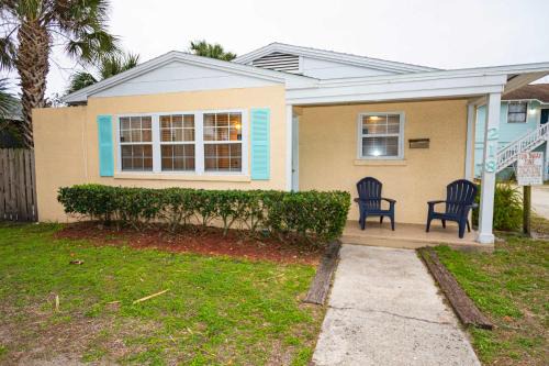 Jacksonville Beach House | Beachside Cottage Home - Short Walk to the Beach