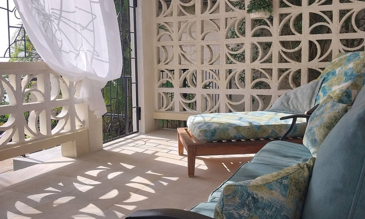 Fitts Village House | Beachside Cottage - right on the beach!