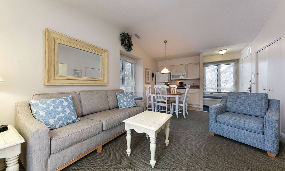 Acme Condo | 🏖️ Beachside Couples Retreat @ The Shores | Deck + Beach Access + Champagne Welcome ➠ 5719